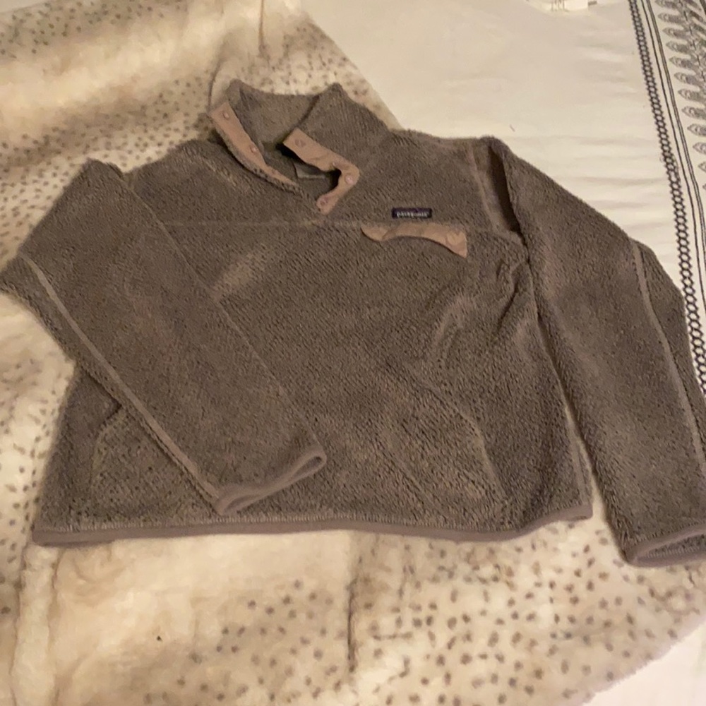 Patagonia pull over fleece sweater